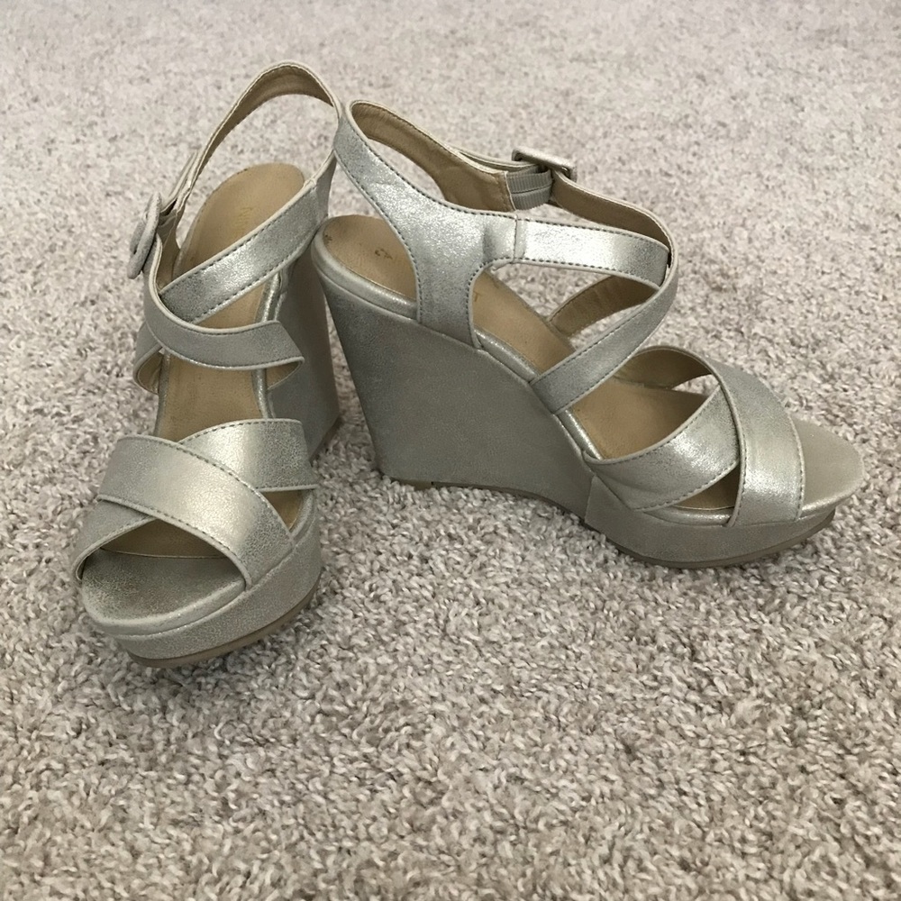 Nine West Gold Wedge Heels Size 6.5